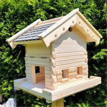 vogelhaus-nistkasten-clara-für-meisen-mit-grauen -bitumenschindeln-von-rechts